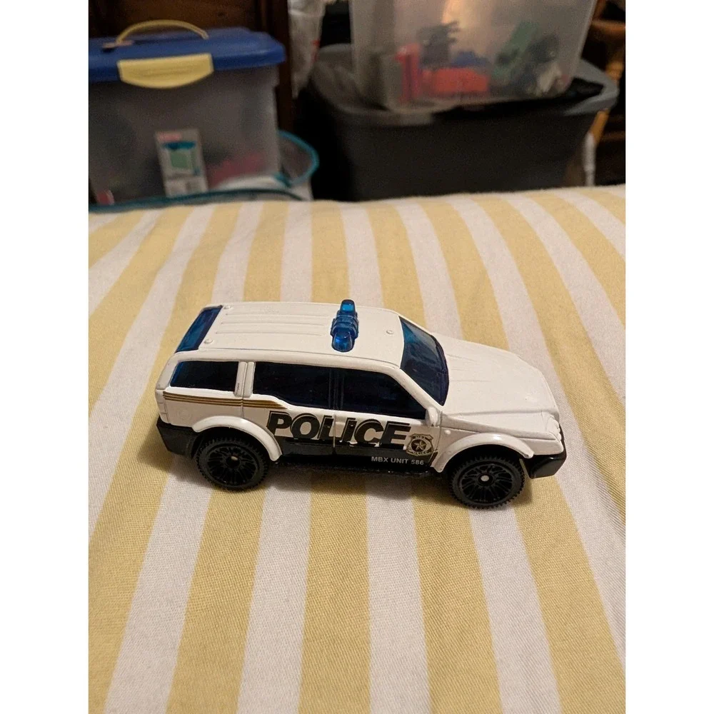 Matchbox SUV Sport Police Car 1:64 Scale Diecast MB568 MBX Unit 586 White 2002